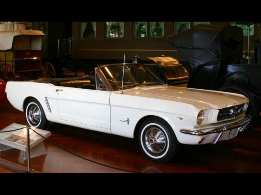  Ford Mustang Convertible 1964 года  (фото 21 из 27)